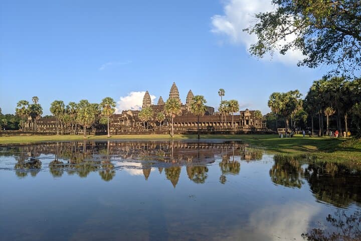 Private Angkor Wat Jeep Tour: Off-Road Angkor Temples & Ta Prohm Experience photo 4