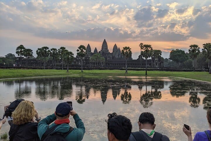 Private Sunrise Bike Tour of Angkor Wat and Temples photo 3