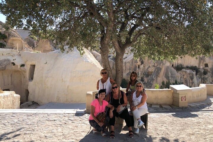 6-Day Istanbul to Cappadocia Tour in Spanish — Flights, Cave Hotel & Small Group photo 6
