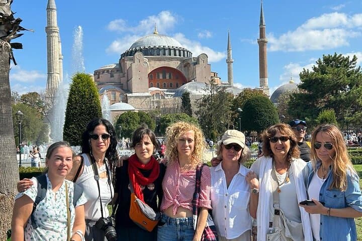 6-Day Istanbul to Cappadocia Tour in Spanish — Flights, Cave Hotel & Small Group