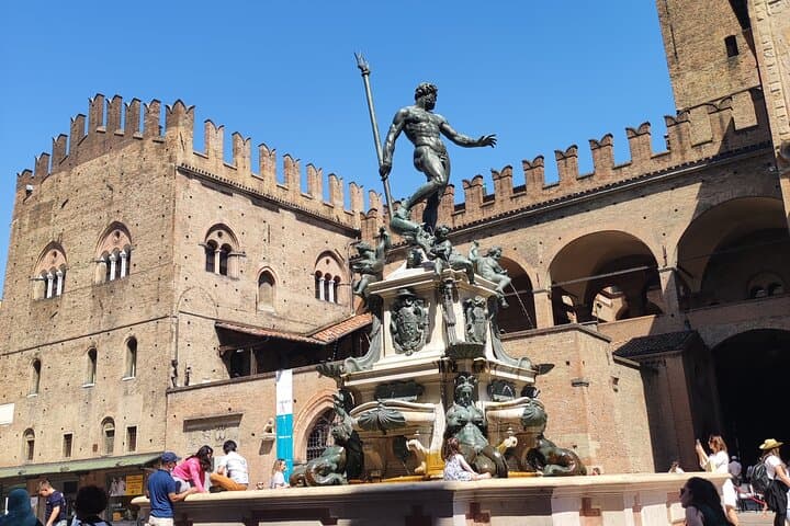 Two-Hour Bologna Bike Tour — Piazza Maggiore, Two Towers & Hidden Canals photo 2
