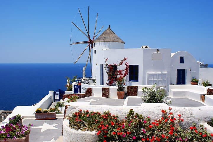 Santorini Private 6-Hour Highlights Tour — Caldera Views, Oia & Akrotiri photo 3