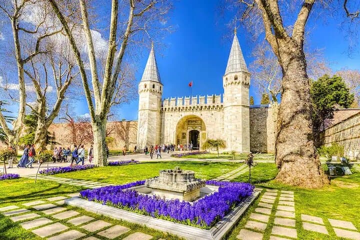 Private Old City Walking Tour of Istanbul: Hagia Sophia, Blue Mosque & Topkapı photo 4