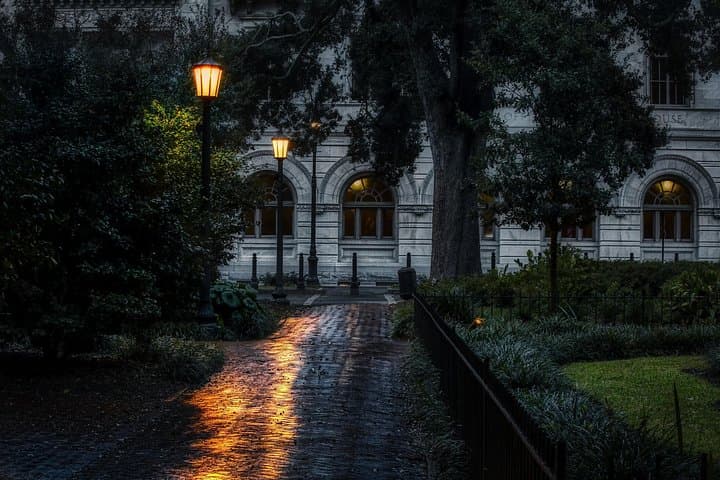 Private Savannah Ghost Tour — Echoes of the Past Twilight Walking Tour photo 2