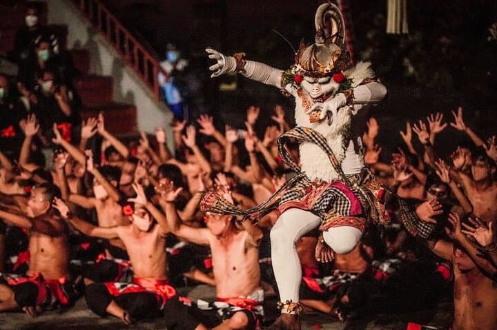 Uluwatu Temple, Kecak Fire Dance & Jimbaran Seafood Sunset Private Tour photo 2