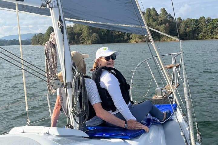 Sail Guatapé: 3-Hour Private Sailing Experience on El Peñol Reservoir photo 3