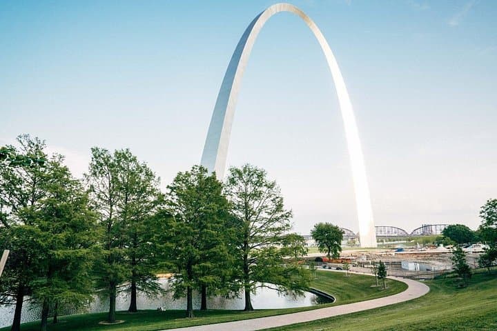 Family-Friendly St. Louis Walking Tour: Gateway Arch, Basilica & Citygarden photo 4