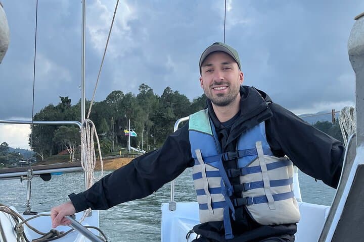 Sail Guatapé: 3-Hour Private Sailing Experience on El Peñol Reservoir photo 5