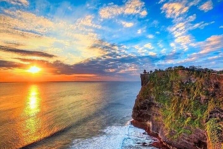 Uluwatu Sunset Tour & Jimbaran Seafood Dinner — Private Evening Experience