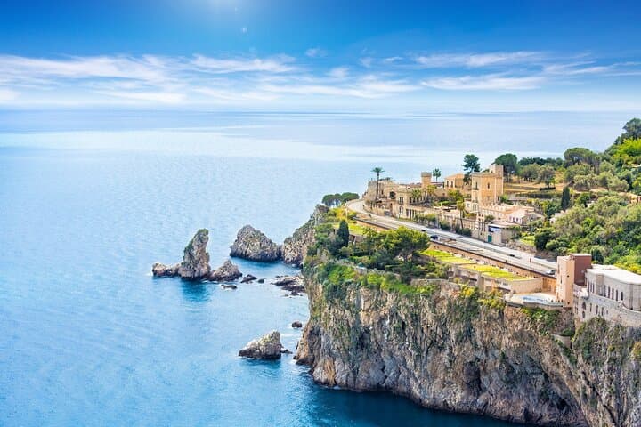 Taormina & Isola Bella: Private Day Excursion from Catania for Cruise Travelers