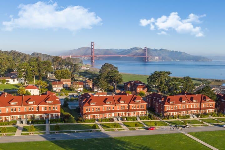 Golden Gate Trail Private Tour: Presidio Art, History & Bridge Views