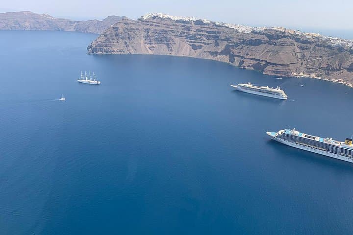 Santorini Helicopter Tour: 20-Min Caldera & Volcano Flight photo 6