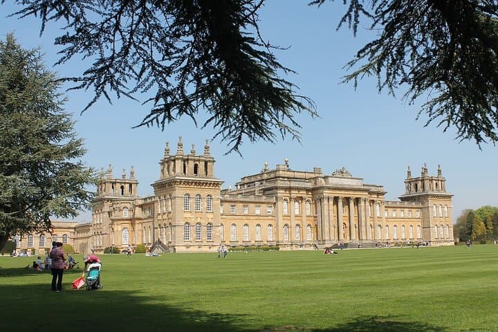 Oxford Day Tour from London: Private Transport, Bodleian Entry & Ex-Student Guide photo 3
