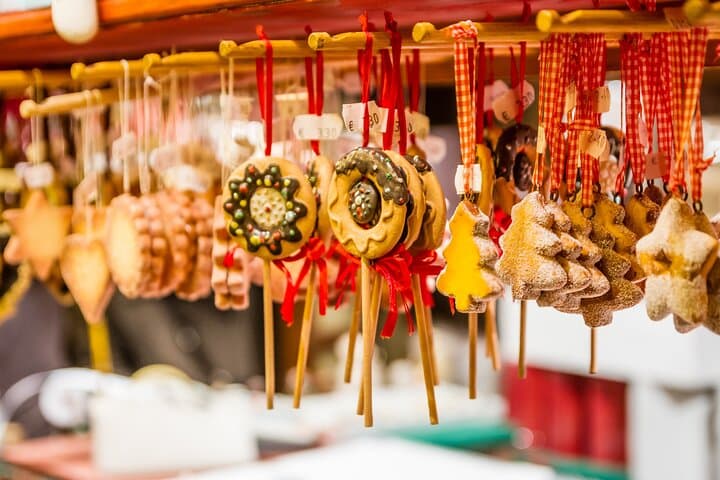 private-santa-fe-christmas-stroll-biscochitos-tasting photo 5