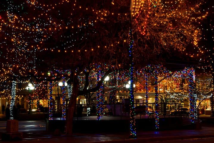 private-santa-fe-christmas-stroll-biscochitos-tasting photo 6