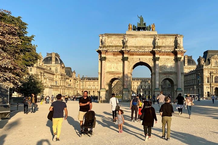 Half-Day Private Paris City Tour: Montmartre, Latin Quarter & Sainte-Chapelle photo 1