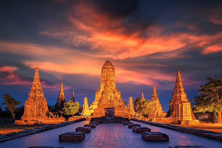 Ayutthaya Sunset Bicycle Tour: Ride to the Temples at Dusk