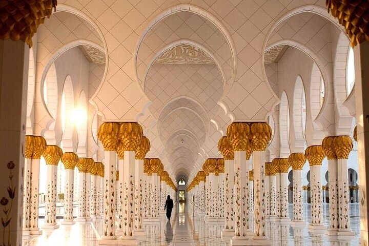 Abu Dhabi 4x4 Shared City Tour — Sheikh Zayed, Corniche & Heritage Village photo 4