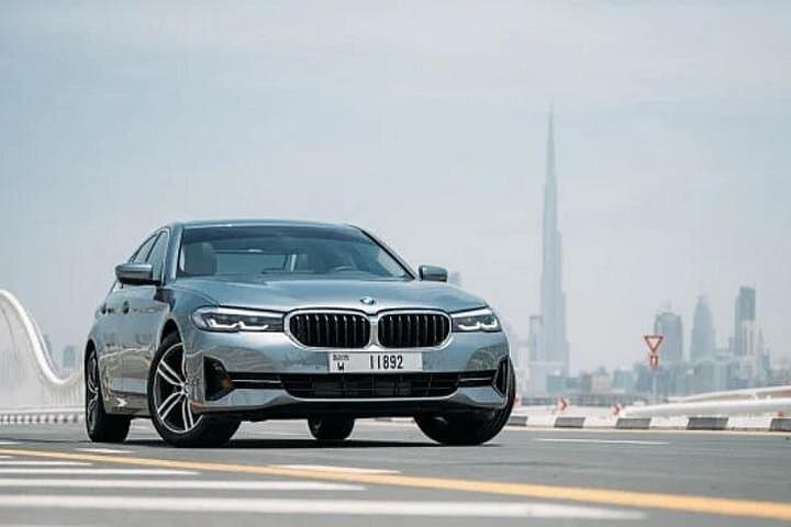 BMW 5 Series Private Airport Transfer to/from Dubai Airport — Luxury DXB Transfers photo 1