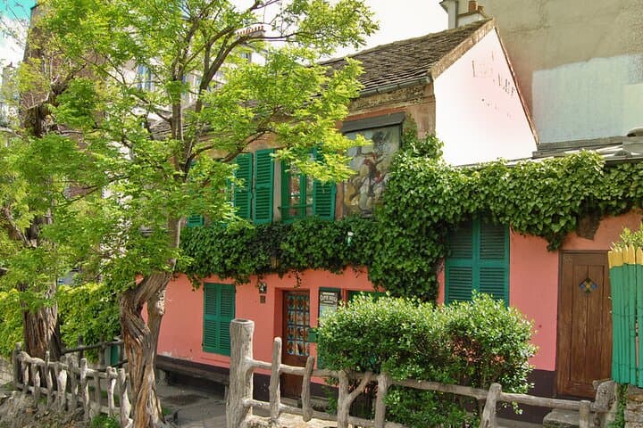 Montmartre Private Scavenger Hunt: Team Treasure Game in Paris photo 5