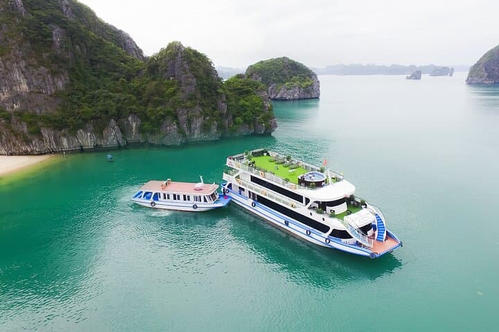 Day Cruise in Ha Long Bay: La Casta 7-Hour Highlights to Sung Sot, Luon & Titop