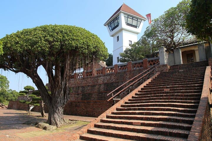 Tainan Day Tour: Qigu Salt Mountain, Chihkan Tower & Anping Fort photo 3