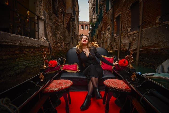 Venice Private Photoshoot: Rialto, St. Mark's & Campo Santa Maria Formosa Portrait Session photo 1