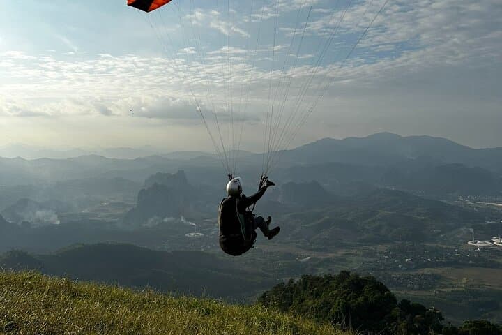Hanoi Paragliding Combo — Full-Day Tandem & Intro Course in Luong Son photo 2