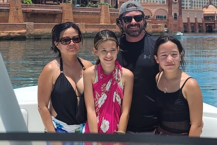 Nassau Swim with the Pigs Safari — 2-Hour Boat & Snorkel Trip photo 4