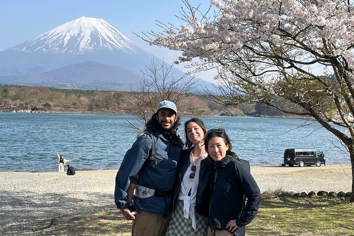 Mt Fuji Five Lakes Private Tour from Kawaguchiko — Guide & Vehicle photo 6