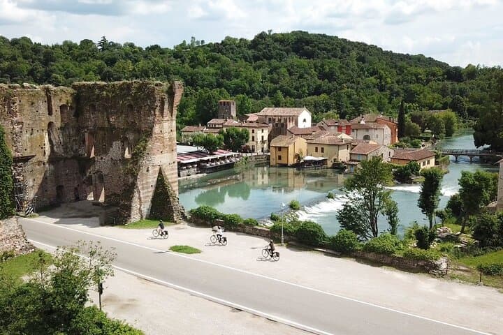 Pedaling Between Castles: e-Bike Tour from Villafranca to Borghetto sul Mincio photo 6
