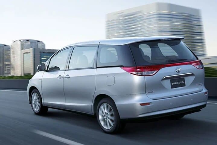 Dubai Private Airport Transfer: Toyota Previa Service To & From DXB photo 2