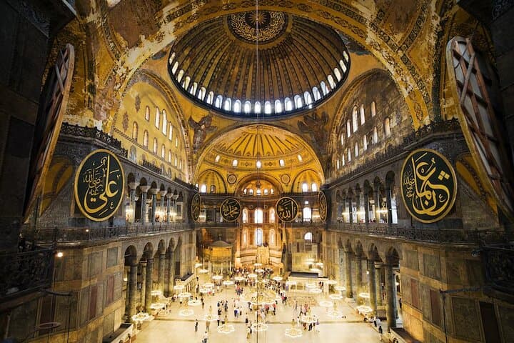 Istanbul Old City & Bosphorus Day Tour: Hagia Sophia, Blue Mosque, Balat and Boat Cruise