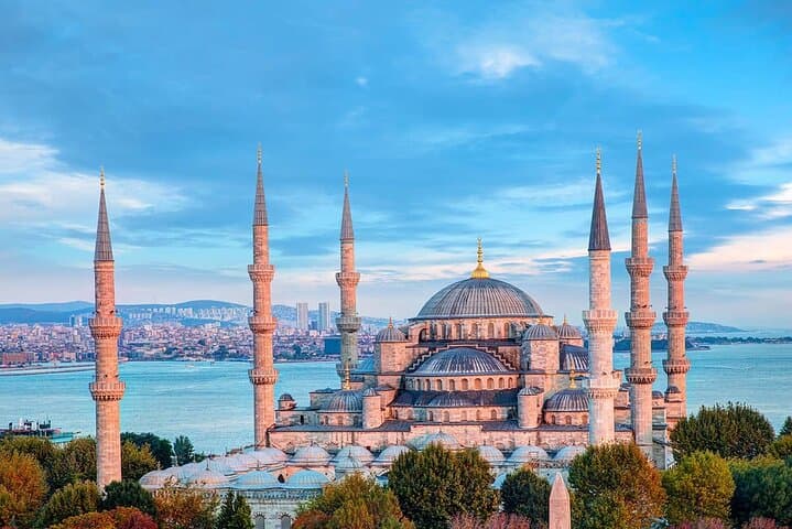 Istanbul Old City & Bosphorus Day Tour: Hagia Sophia, Blue Mosque, Balat and Boat Cruise photo 2