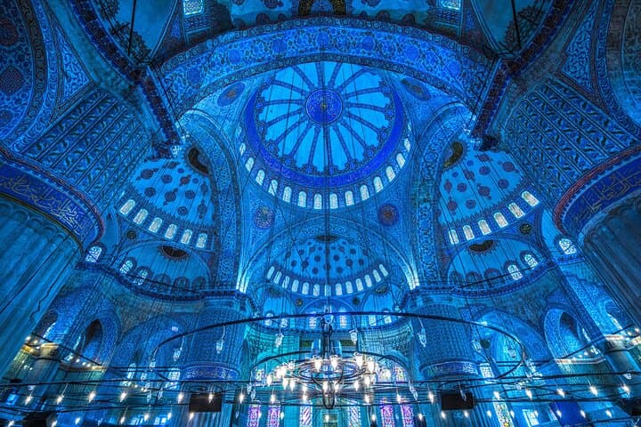 Istanbul Old City & Bosphorus Day Tour: Hagia Sophia, Blue Mosque, Balat and Boat Cruise photo 3