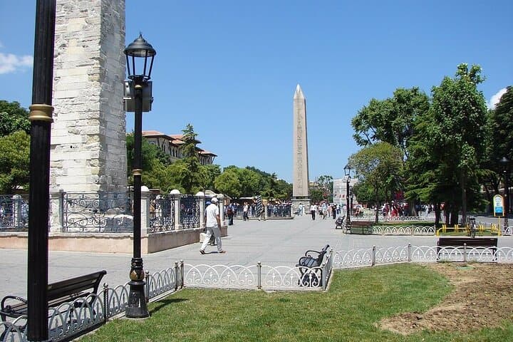 Istanbul Old City & Bosphorus Day Tour: Hagia Sophia, Blue Mosque, Balat and Boat Cruise photo 4