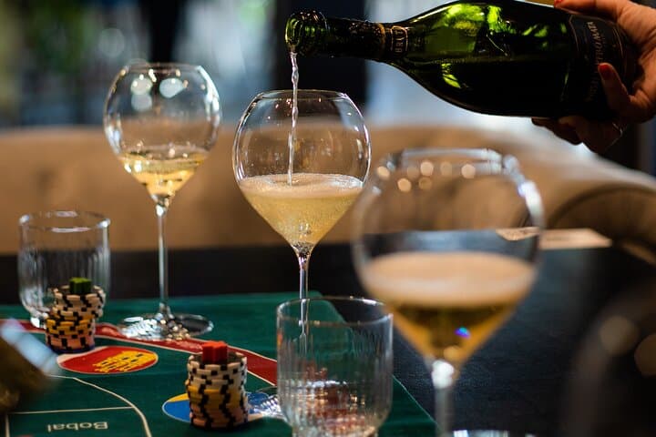 Private Wine Casino: Blind Tasting Game in Benidorm with Sommelier photo 4