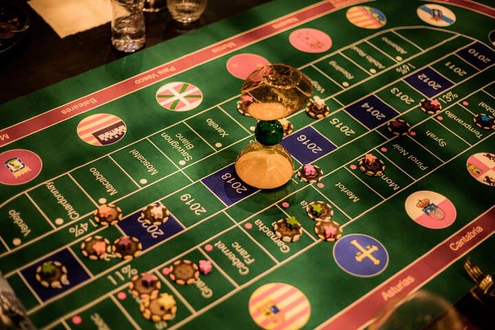 Private Wine Casino: Blind Tasting Game in Benidorm with Sommelier