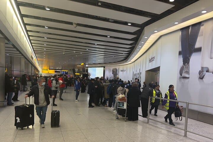 Private Transfer from Gatwick to Heathrow — Reliable London Airport Transfer