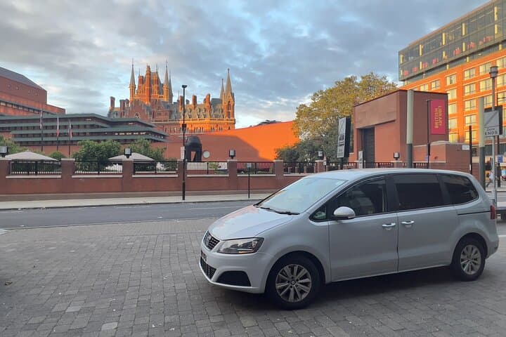 Private Transfer from Gatwick to Heathrow — Reliable London Airport Transfer photo 5