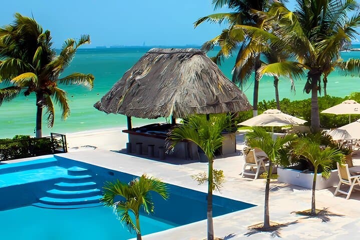 Yucalpetén Beach Tour from Mérida — Progreso Beach Club, Pig Beach & Sunset photo 2