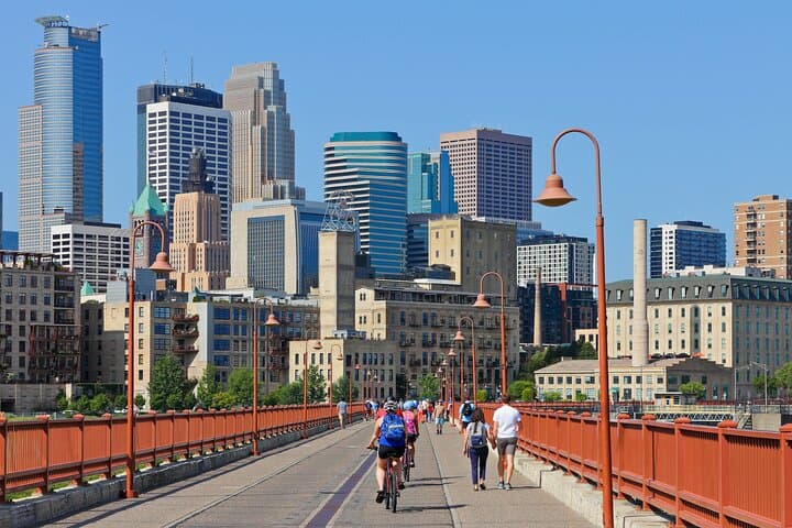 Minneapolis Romantic Twilight Stroll — Private 2-Hour Guided Walk photo 4