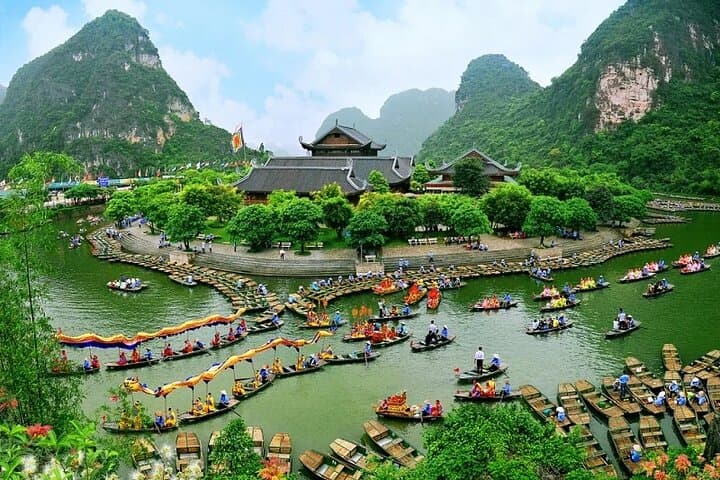 Ninh Binh Day Trip: Hoa Lu, Tam Coc Boat Ride & Mua Cave Viewpoint photo 5