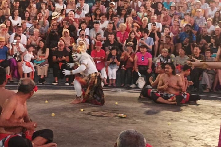 Uluwatu Sunset, Kecak Dance & Jimbaran Seafood Feast
