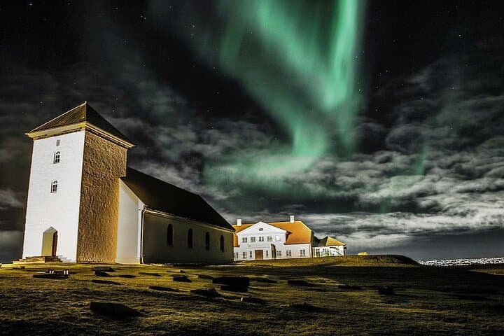 Private Northern Lights Chase from Reykjavík — 4‑Hour Luxury Aurora Tour photo 4