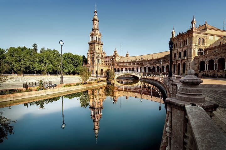 Seville Private Walking Tour: Plaza de España and Maria Luisa Park