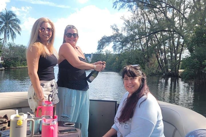 Fort Lauderdale Intracoastal Cruise & Sandbar Trip — Private Day or Night Charter photo 4