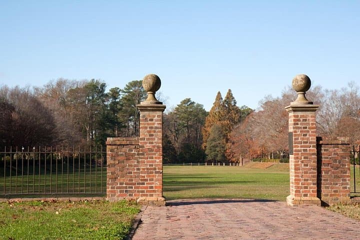 Romantic Walking Tour of Williamsburg: Love Stories, Crim Dell & College Grounds photo 4
