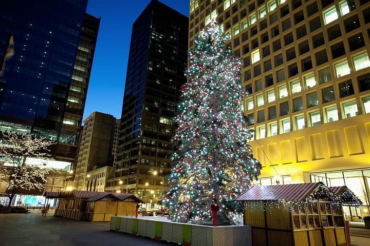 Chicago Private Christmas & Christkindlmarket Walk: Skip-the-Crowds Holiday Stroll photo 3