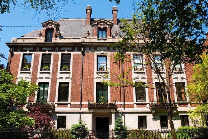 Private Gold Coast Architecture Walking Tour — Chicago Architectural Highlights photo 5